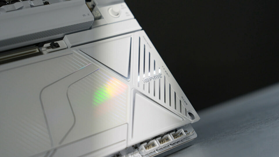 Colorful iGame X870E Vulcan W OC: bo mạch chủ X870E chuyên ép xung DDR5