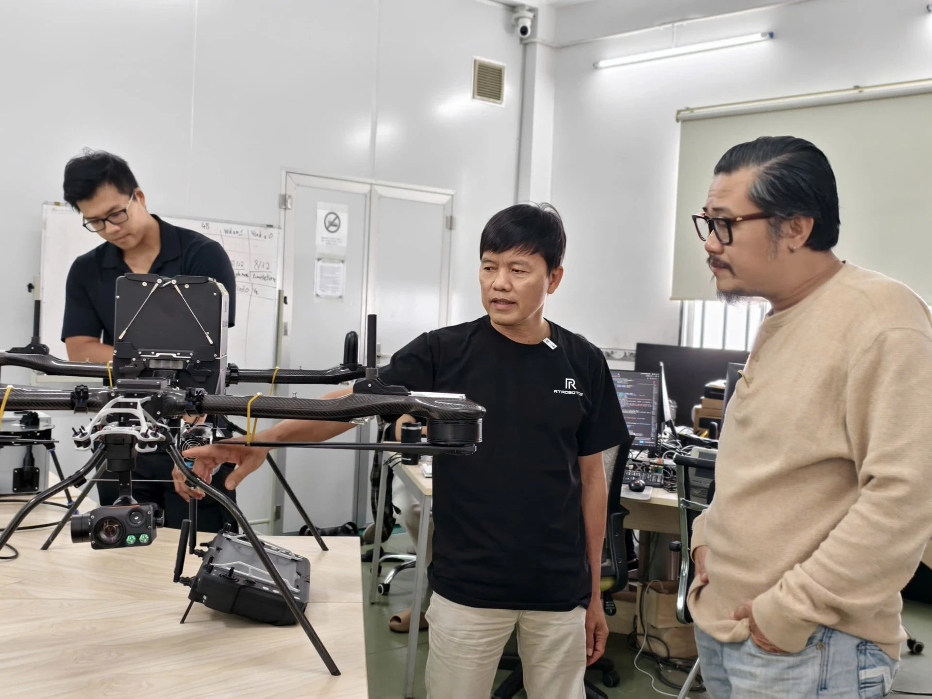 Từ linh kiện nhập khẩu đến công nghệ tự chủ: Hệ sinh thái drone Việt đang hình thành