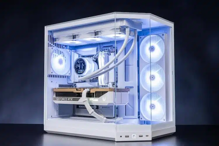 Đánh giá HYTE Y50 RGB: mid-tower giá mềm cho PC builder ngân sách