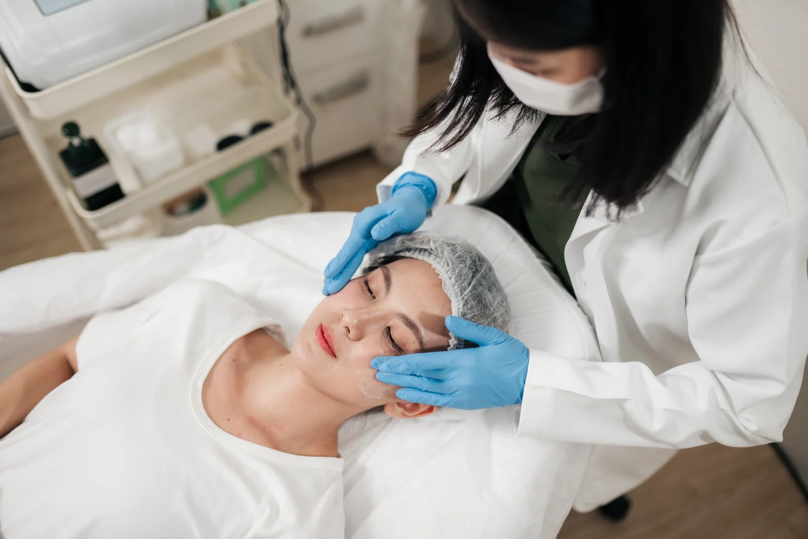Liệu pháp laser và công nghệ phục hồi da hiện đại: Khoa học ủng hộ điều gì?