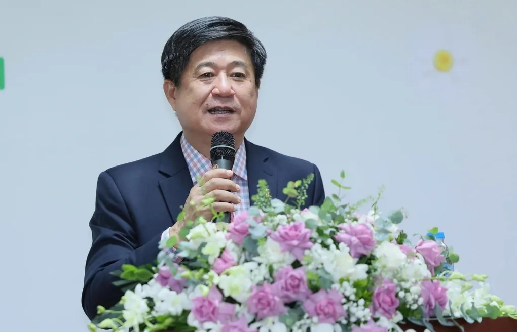 Tại sao phụ nữ sau 45 mất ngủ, hay quên, huyết áp thất thường?