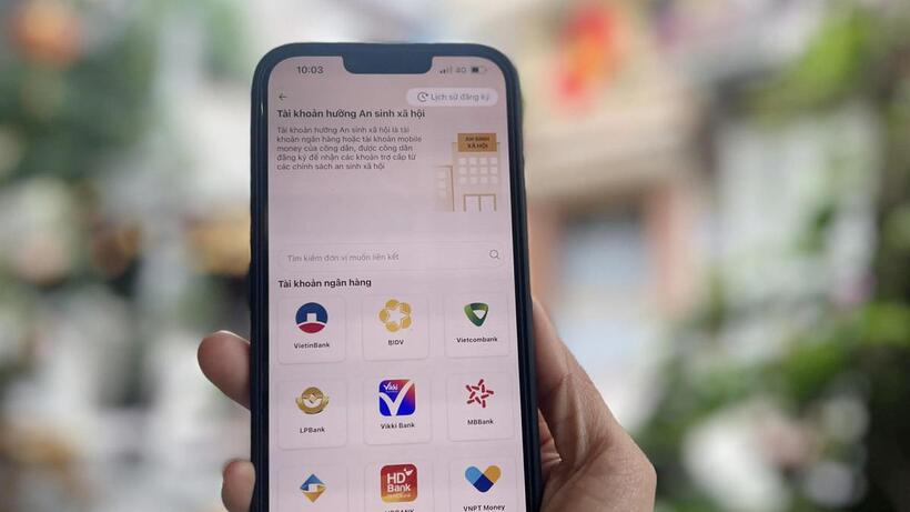 Nhận lương hưu và trợ cấp BHXH trực tiếp qua VNeID