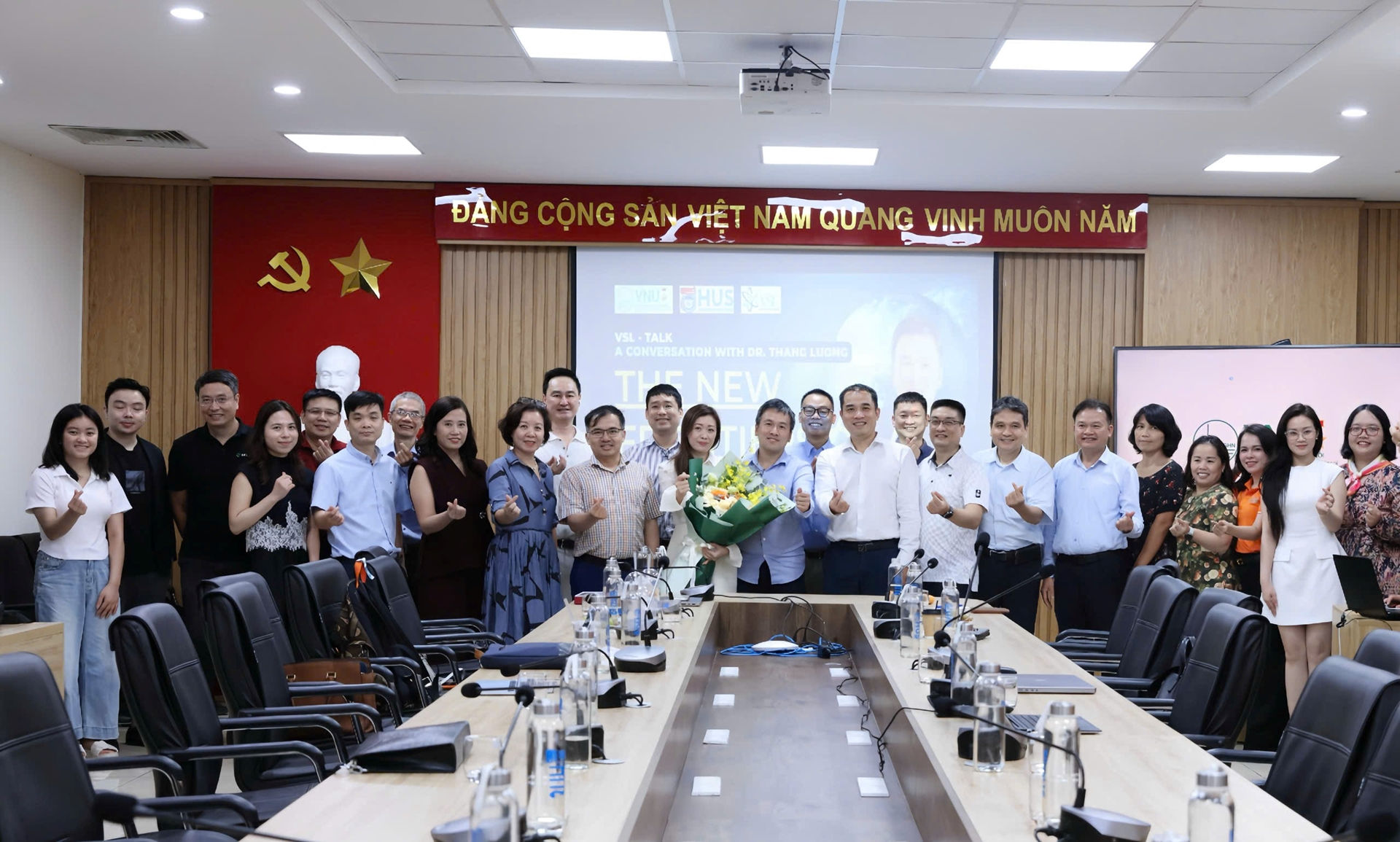 Từ giải bài toán đến đặt câu hỏi: Giáo dục phải đổi đường ray trước khi AI vượt mặt