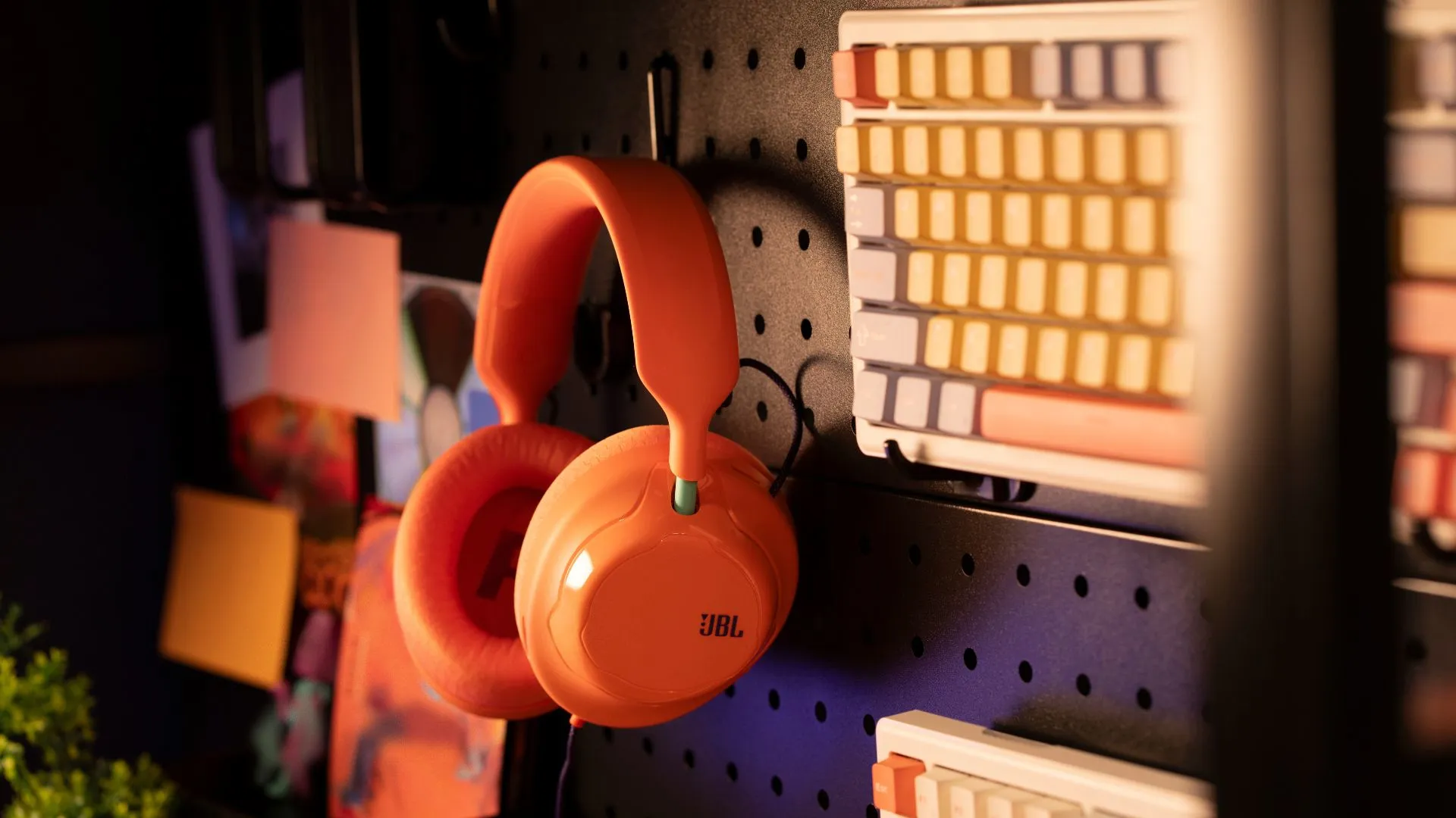 JBL Quantum mở rộng đội hình tai nghe gaming không dây