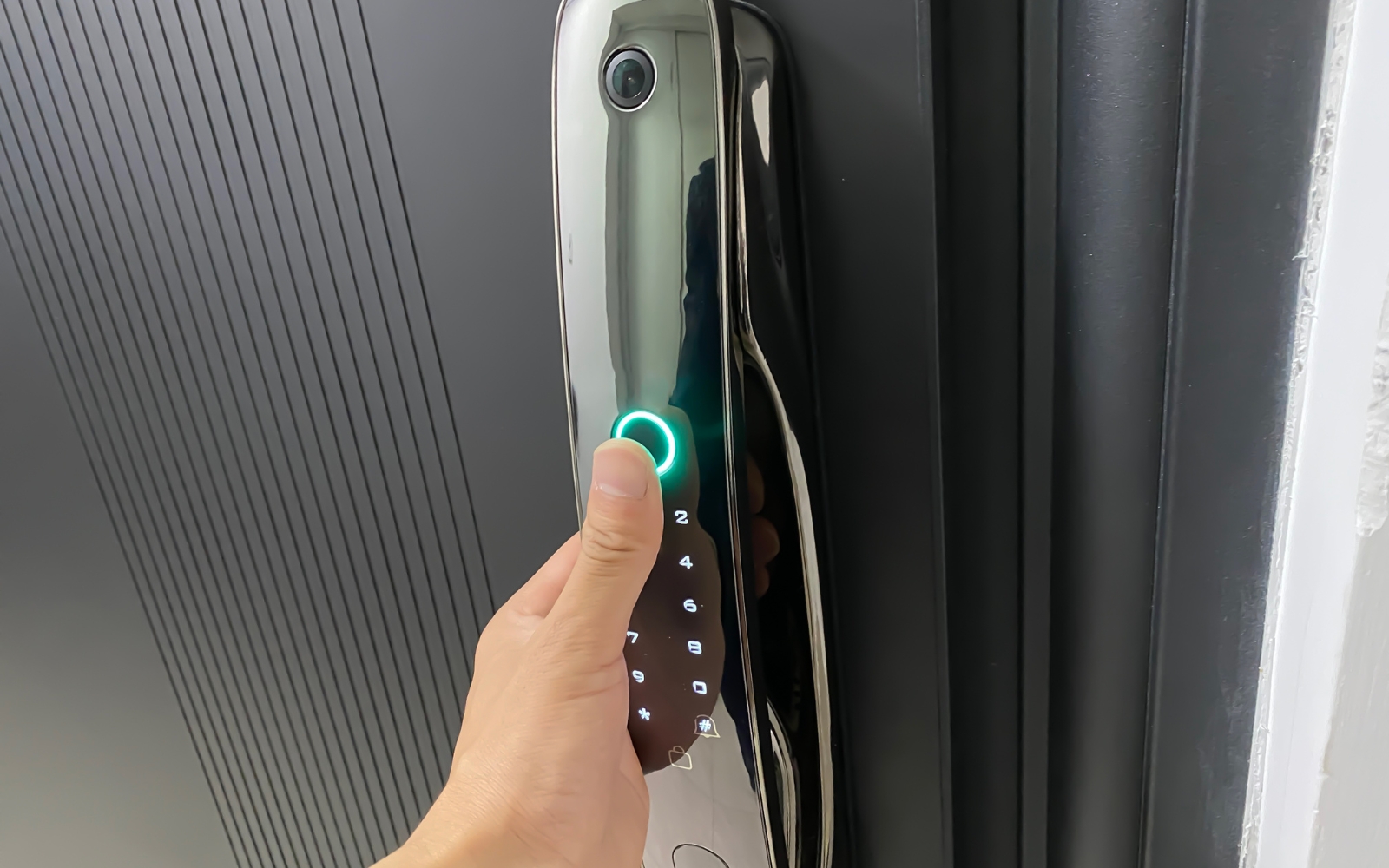 Khóa cửa thông minh Xiaomi 5C vs đối thủ: chọn gì cho nhà bạn?