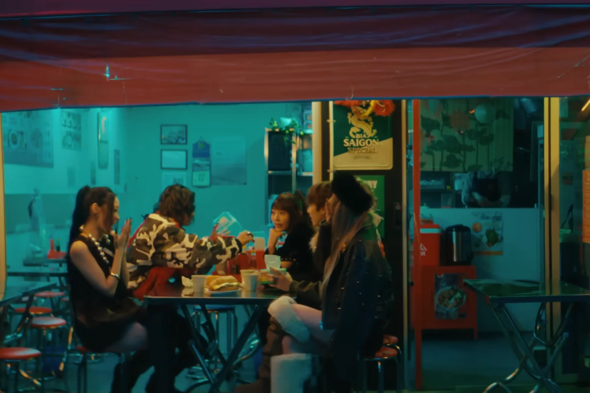 Hanbin mang phở và áo dài vào MV solo K-pop No Fear