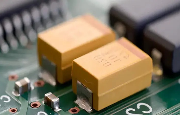 Mini PC xử lý AI bùng nổ: từ chiến trường tới phòng lab