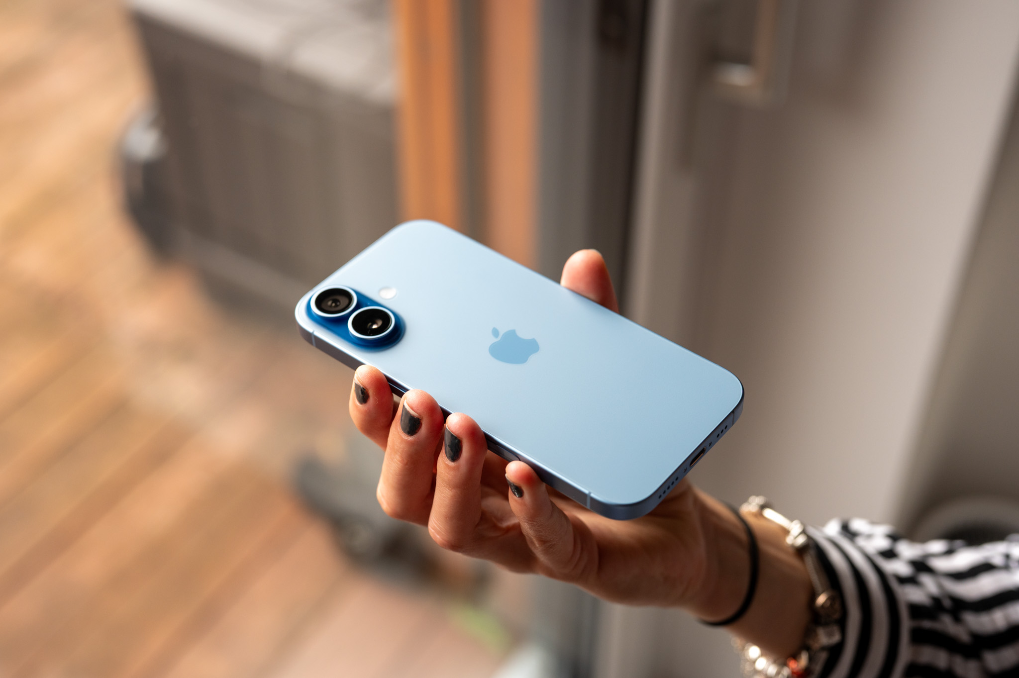 Nên mua iPhone bây giờ hay chờ iPhone mới?