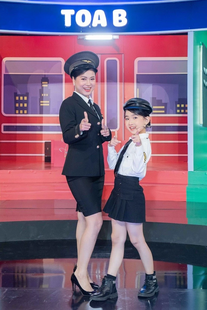 Khi Hòa Minzy, Soobin, Tùng Dương làm mới nhạc yêu nước trên sân khấu pop Việt Nam