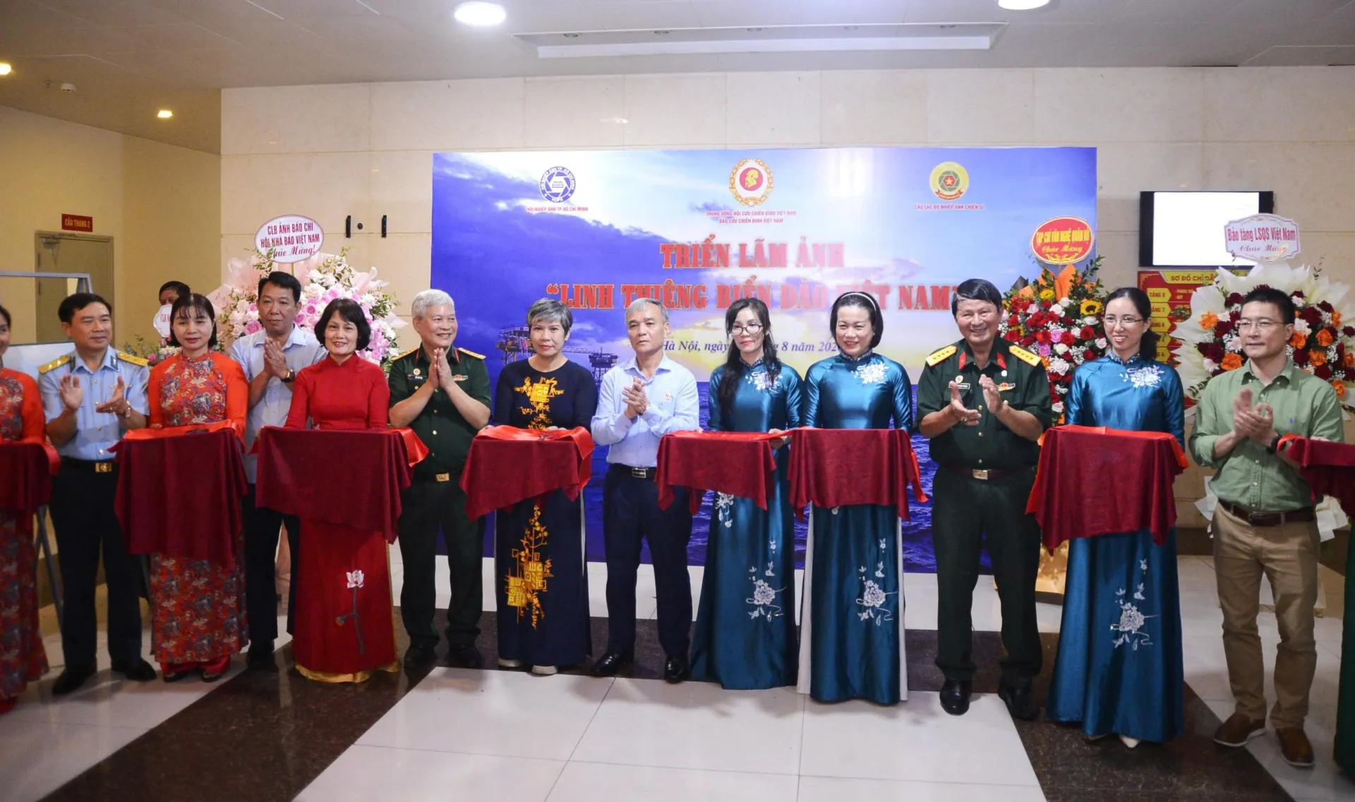 “Linh thiêng biển đảo Việt Nam”: Khi ký ức chiến sĩ hóa thành ảnh