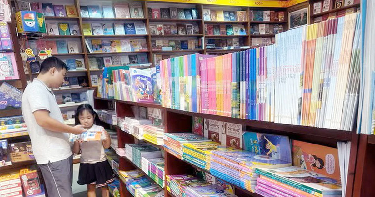 Hà Nội hoãn miễn phí sách giáo khoa: Phụ huynh nên chủ động gì?