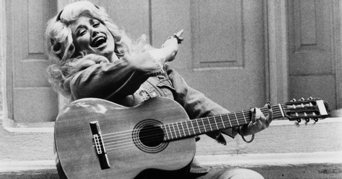 Từ sequin rực rỡ đến di sản phong cách của Dolly Parton