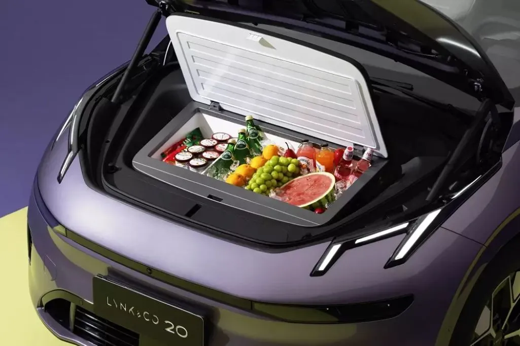 Lynk & Co 02 nâng cấp 800V: sạc 12 phút có đáng chờ?