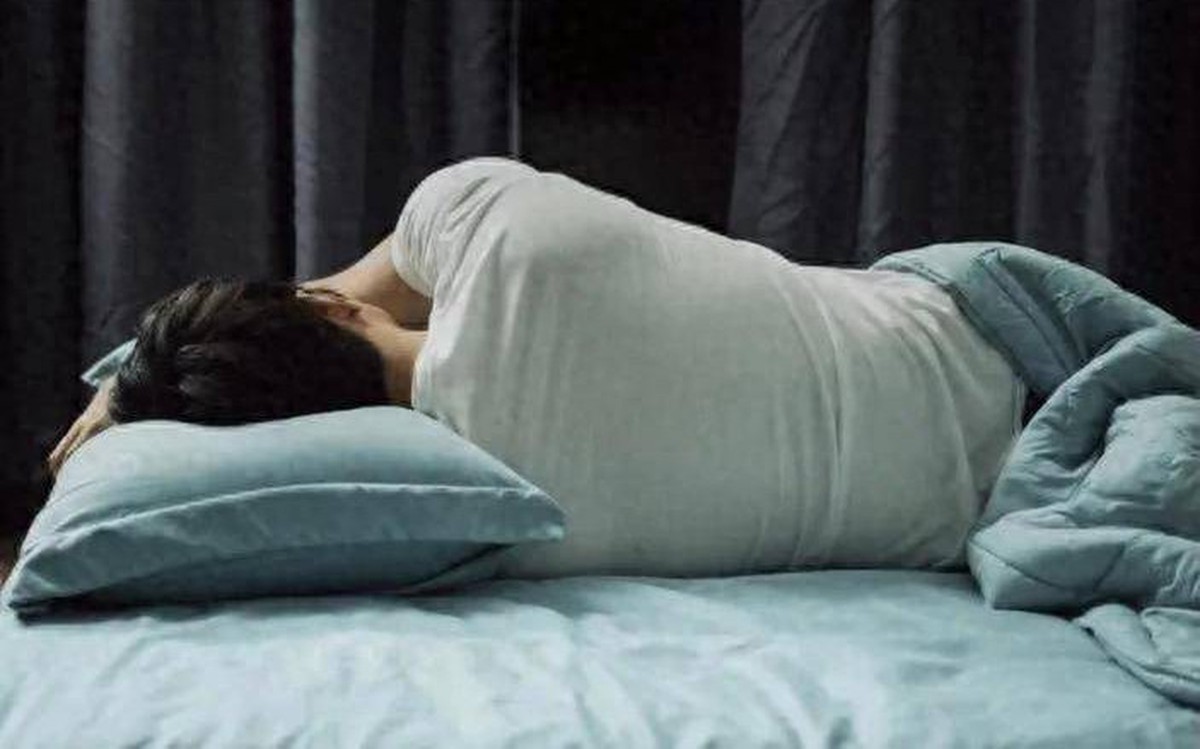 Trẻ quá phụ thuộc cha mẹ: Dấu hiệu cảnh báo và cách giúp con độc lập