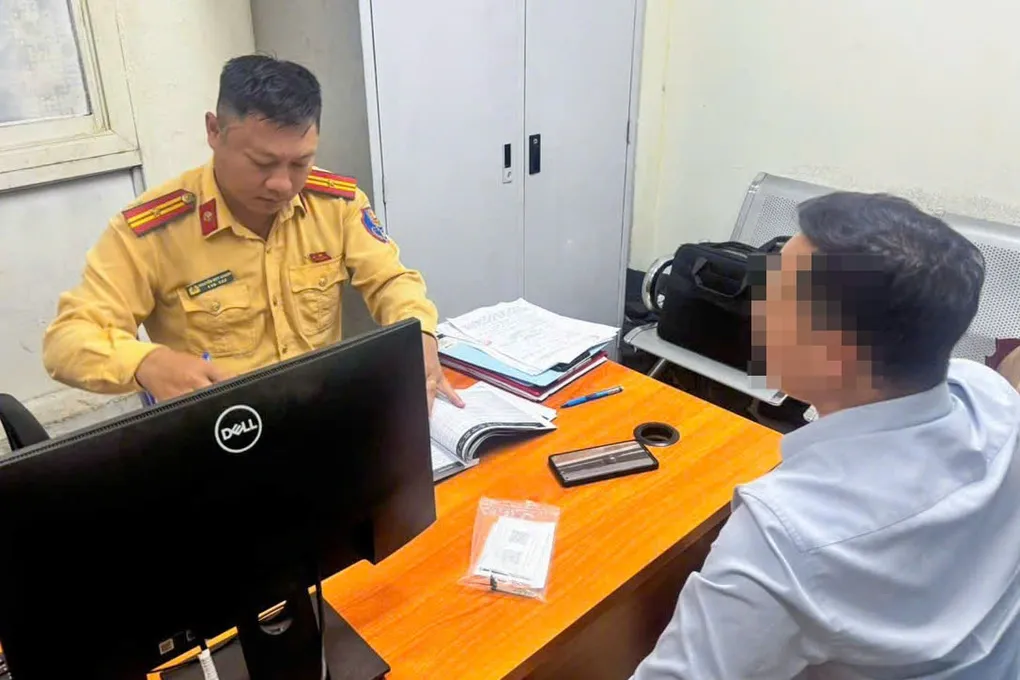 Tài xế lắp biển số giả để tránh camera AI: Lợi bất cập hại