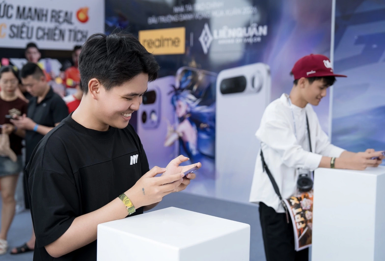 realme trở thành nhà tài trợ chính thức Đấu Trường Danh Vọng, bước đi chiến lược vào esports
