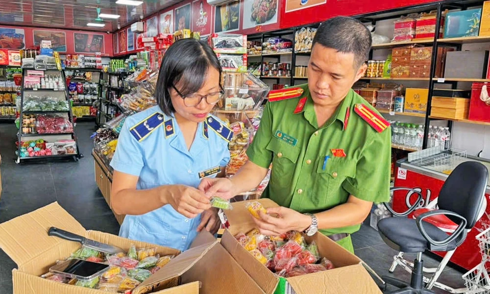 Bánh Trung thu giá rẻ, hạn sử dụng dài: Đừng đánh cược sức khỏe gia đình