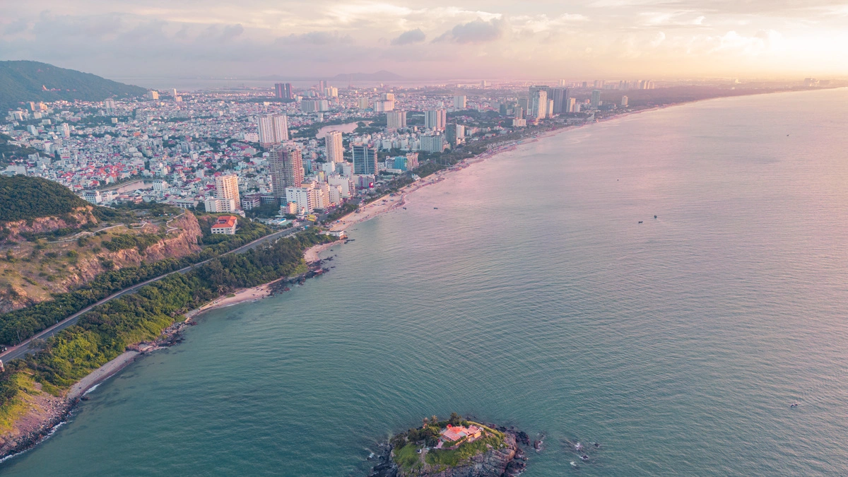 Chạy VnExpress Marathon Vũng Tàu giữa mưa gió: Chuẩn bị thế nào cho an toàn và hiệu quả