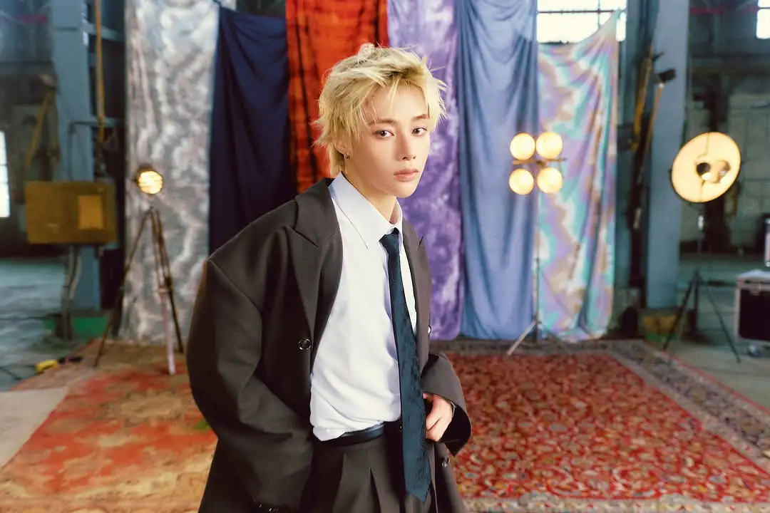 Hanbin mang áo dài và phở Việt vào MV K-pop solo