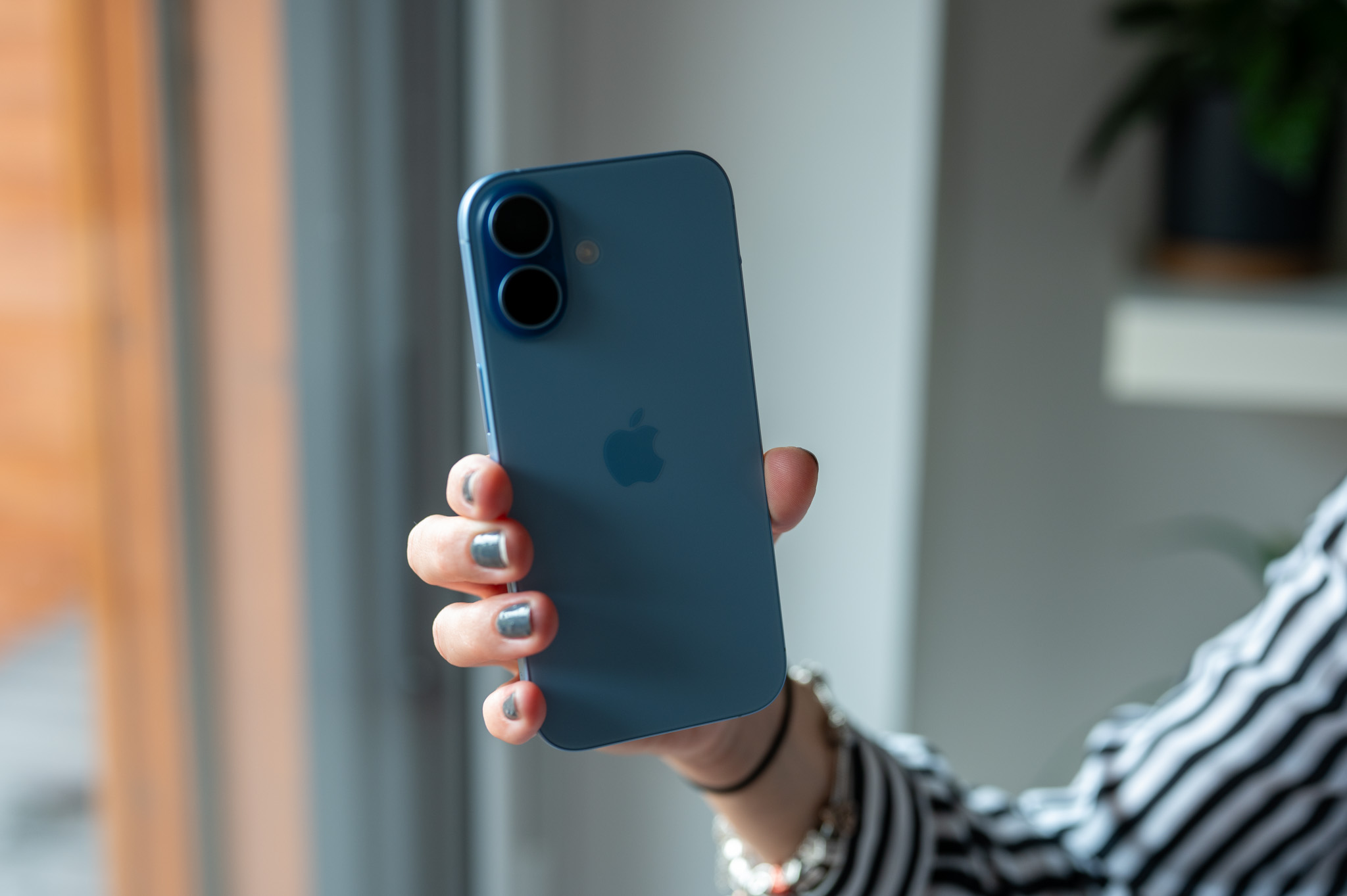 iPhone 17 vs iPhone 18: Beli Sekarang atau Tunggu?