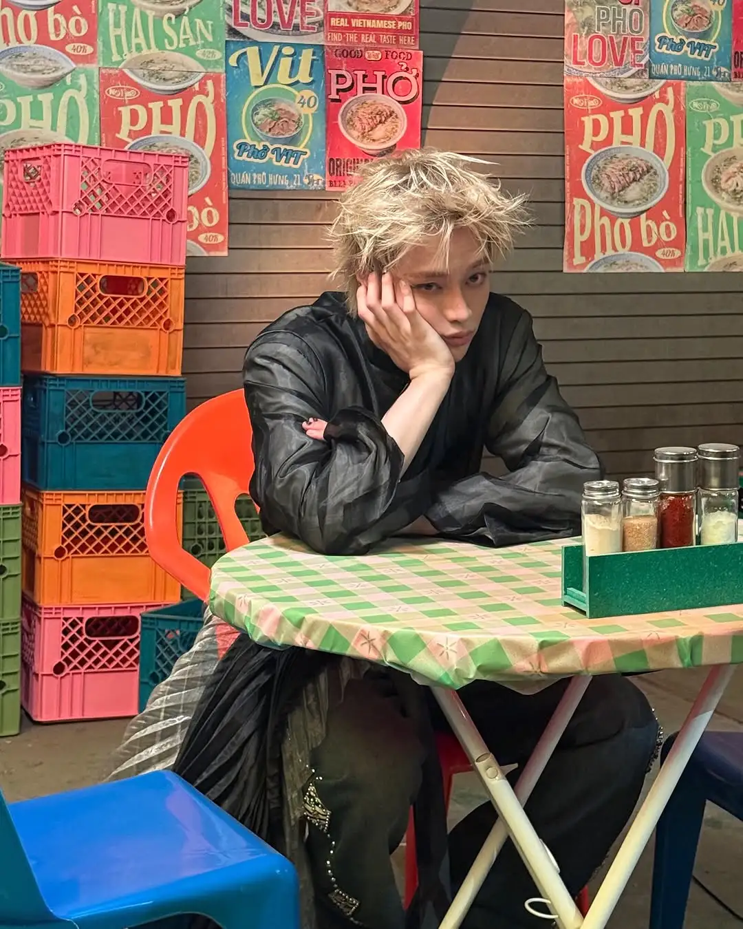 Hanbin mang áo dài và phở vào MV solo K-pop: một cú hích cho văn hóa Việt