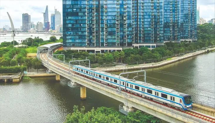 Hướng dẫn dùng xe buýt, metro miễn phí đi xem pháo hoa 2/9 tại TP.HCM