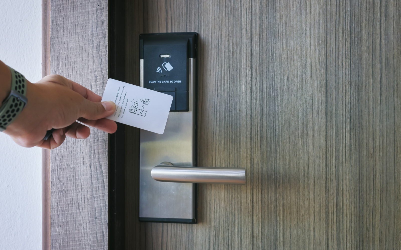 Khóa cửa thông minh Xiaomi 5C vs đối thủ: chọn gì cho nhà bạn?