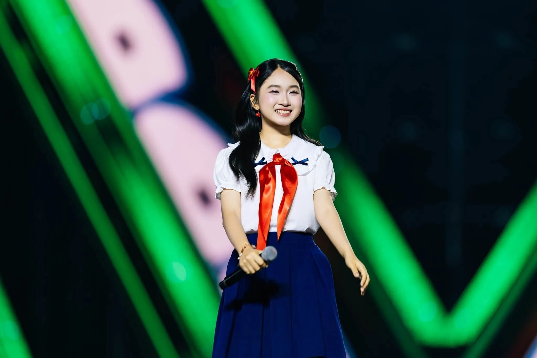 Hòa Minzy thăng hoa tại concert Tổ Quốc Trong Tim