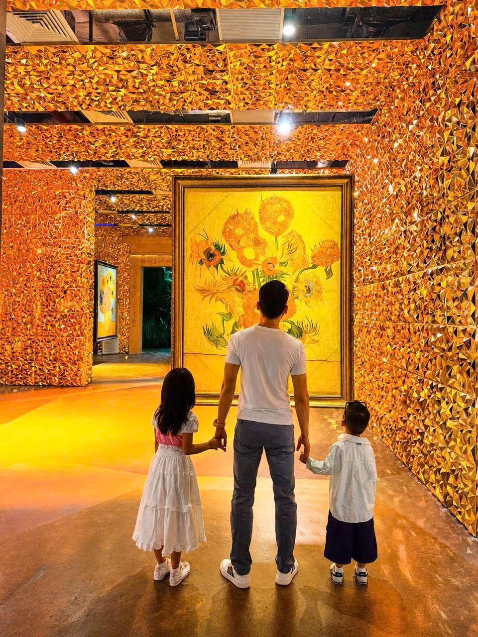 Van Gogh Timeless dịp lễ 2/9: hoạt động gia đình nhiều ý nghĩa