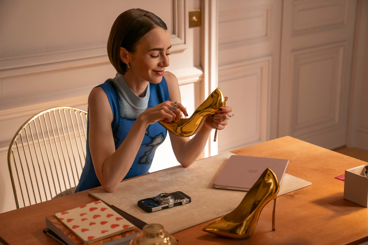 Emily in Paris mùa 6: cú chốt tình yêu – sự nghiệp và màn thời trang cuối cùng