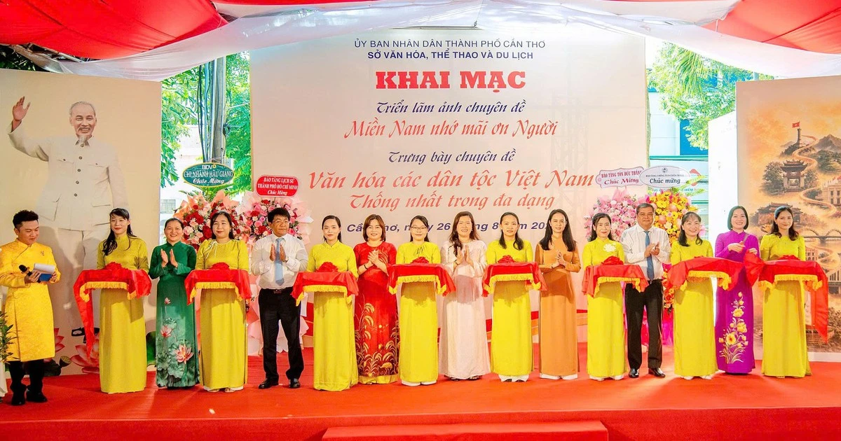 Triển lãm ảnh Cần Thơ: 136 khoảnh khắc lịch sử và sắc màu văn hóa