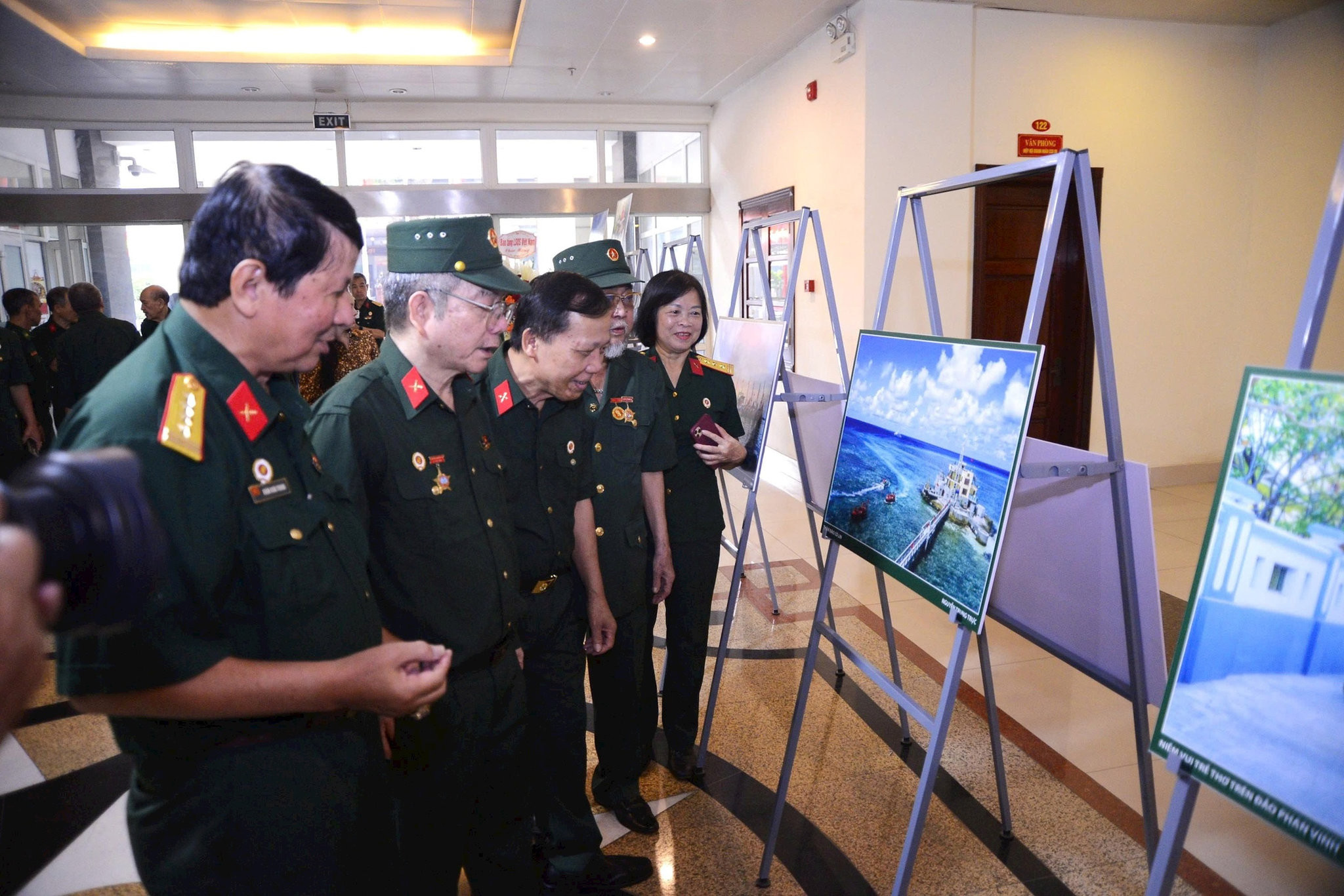“Linh thiêng biển đảo Việt Nam”: Khi ký ức lính hóa thành ánh sáng