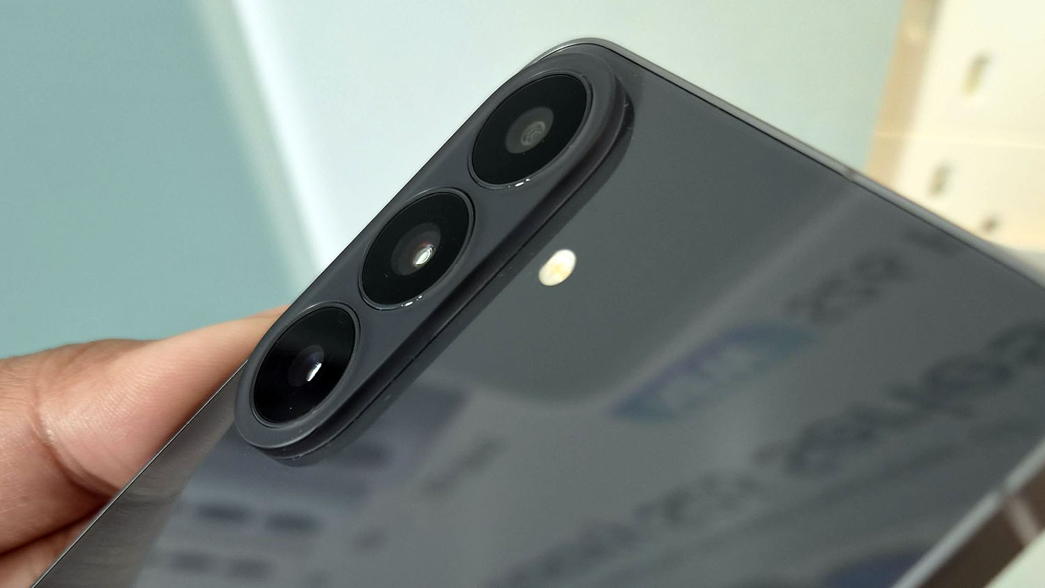 Galaxy S26 FE vs Pixel 11 vs Oppo Reno16 Pro: Flagship Telefon Murah Mana Paling Berbaloi?