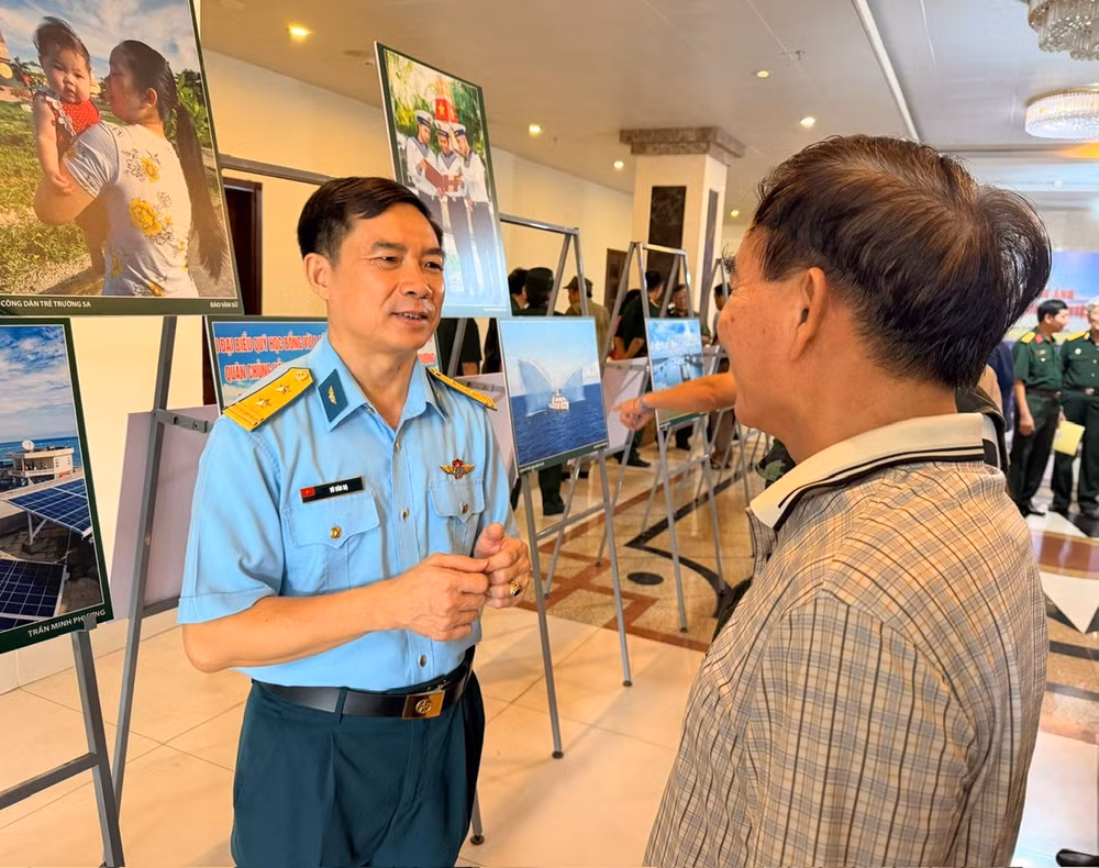 “Linh thiêng biển đảo Việt Nam”: Khi ký ức lính hóa thành ánh sáng