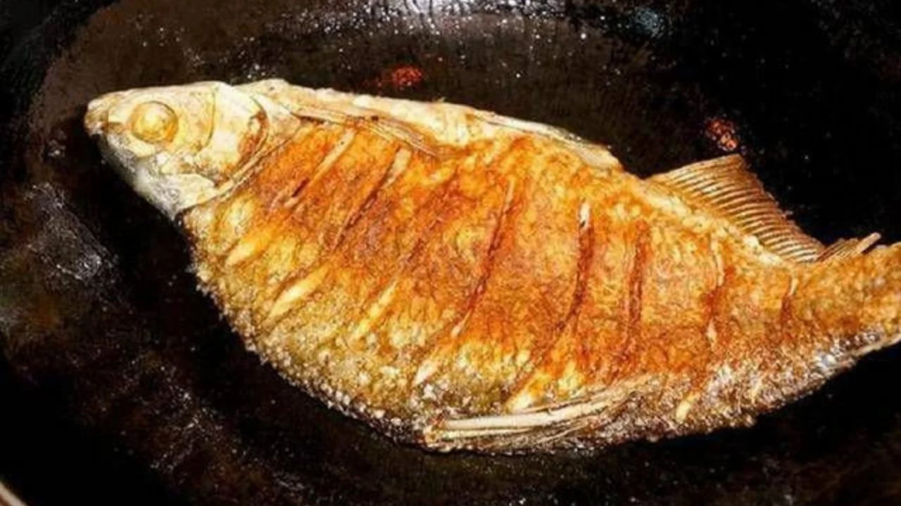 Rán cá vàng giòn không dính chảo: Bí quyết từ bếp chuyên