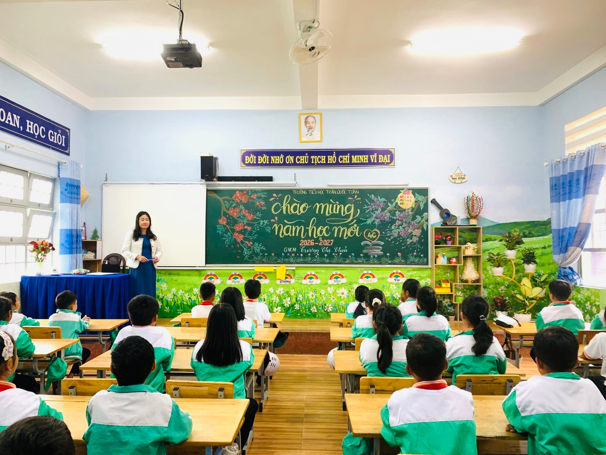 Các địa phương siết chặt quản lý thu học phí: Phụ huynh được bảo vệ thế nào?