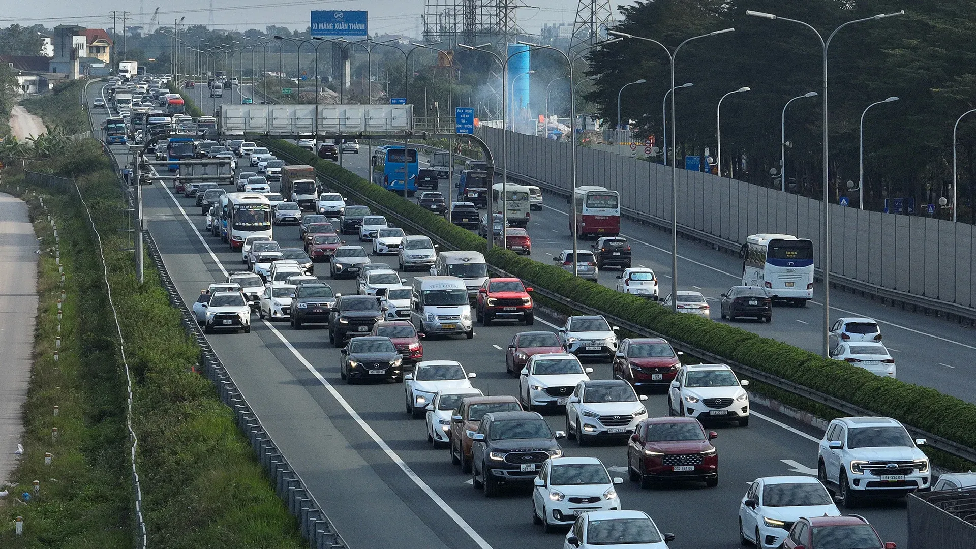 Cách giữ khoảng cách an toàn trên cao tốc để không bị phạt và tránh tai nạn