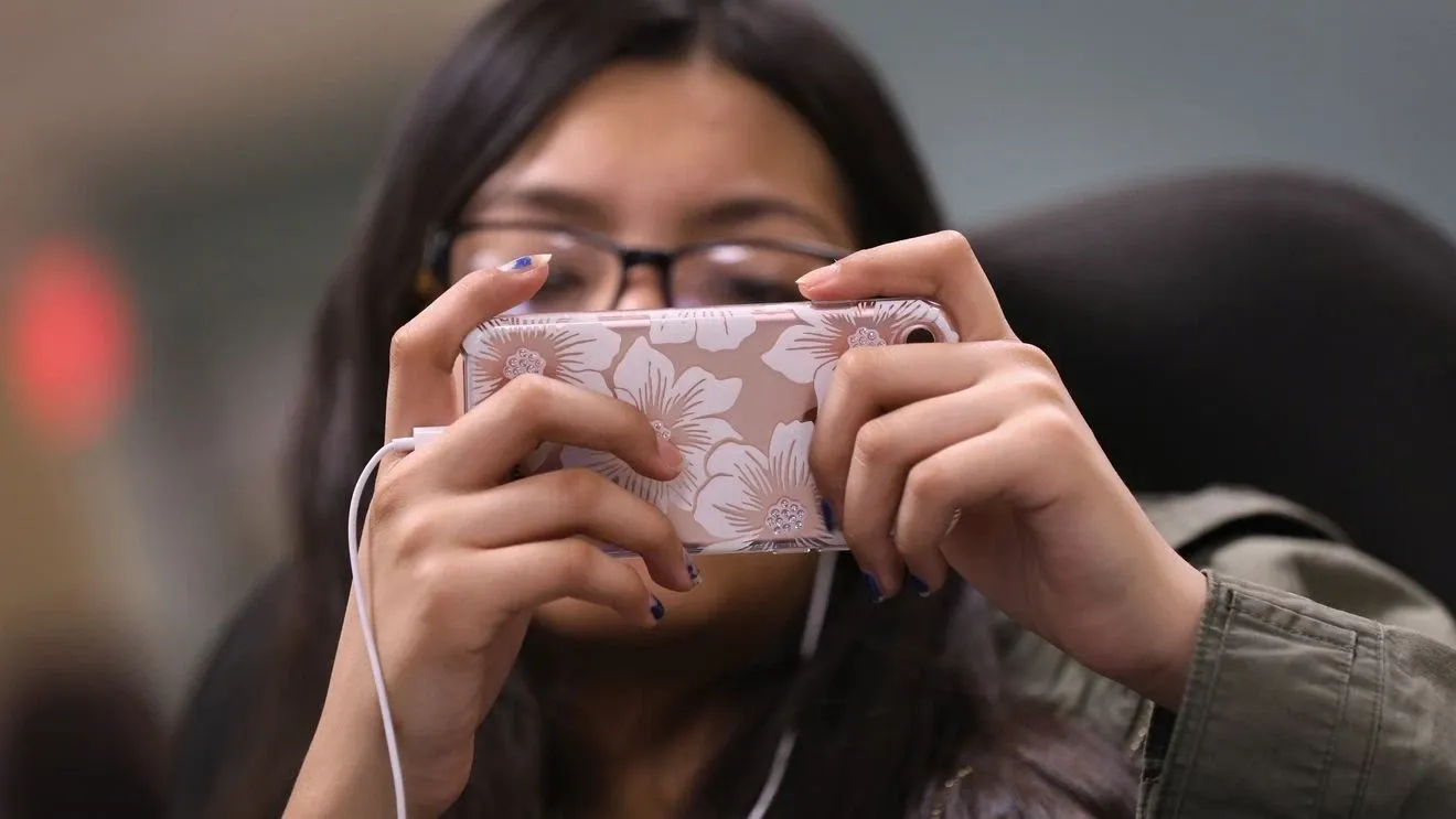 Meta Didenda Besar, Facebook dan Instagram Remaja Diikat Had Baharu