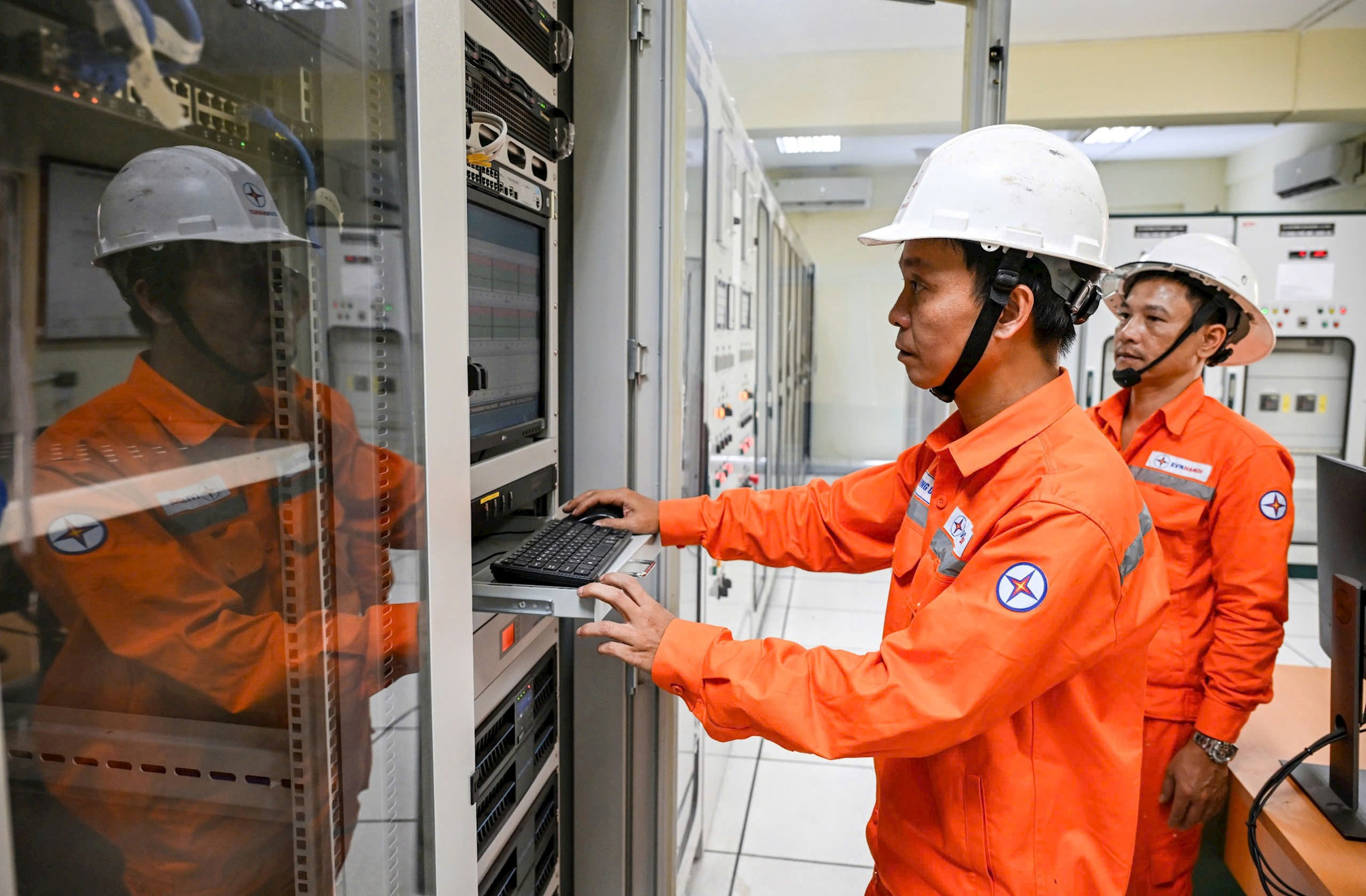 Trung tâm dữ liệu AI đối mặt khủng hoảng điện năng?