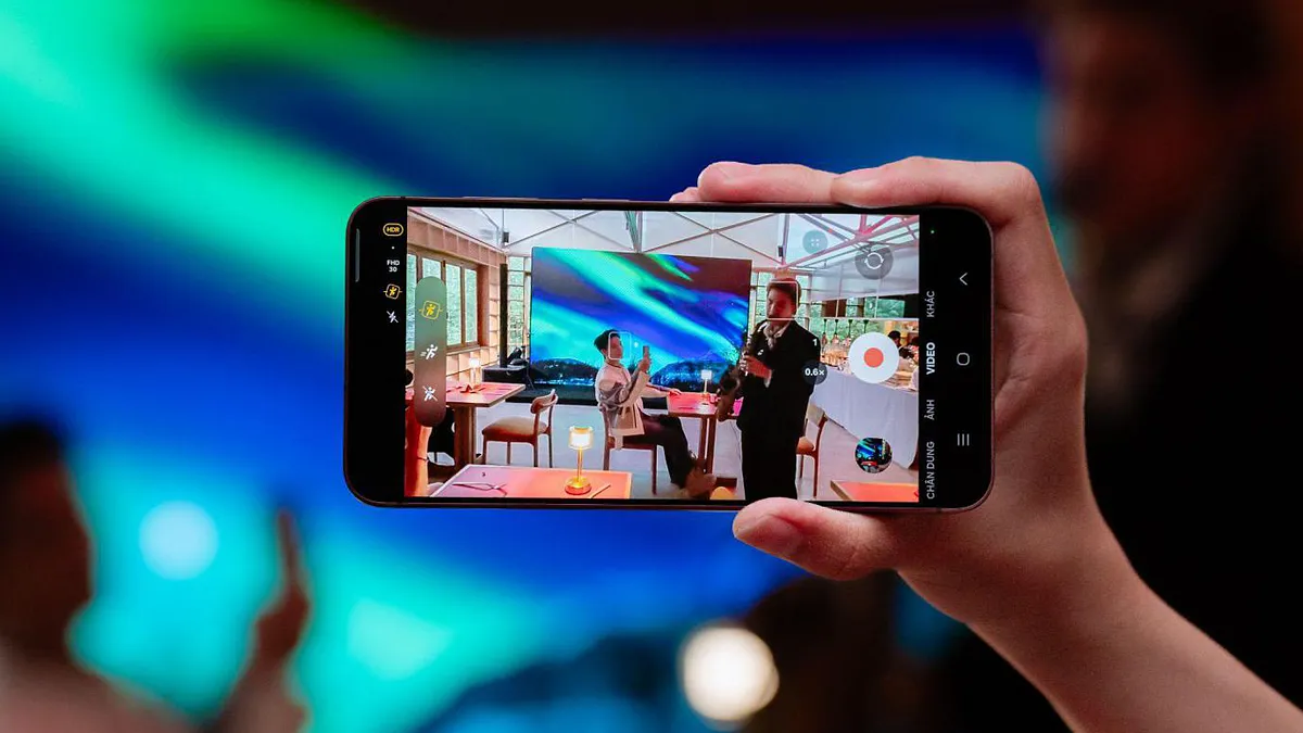 Galaxy S26 FE đưa công nghệ camera flagship xuống tầm trung