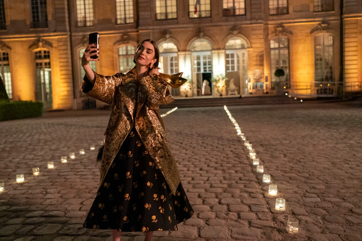 Emily in Paris mùa 6: cú chốt tình yêu – sự nghiệp và màn thời trang cuối cùng
