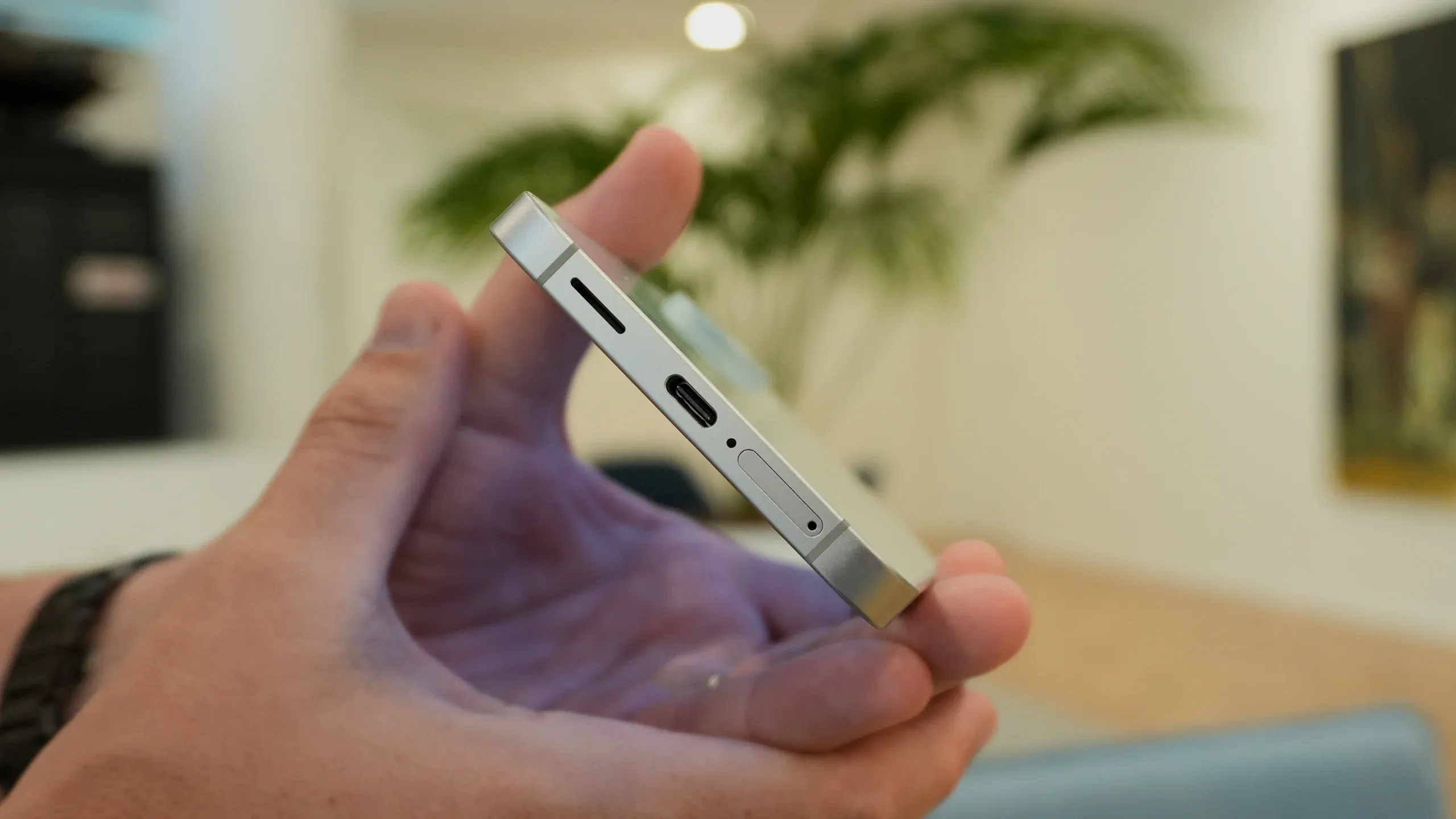 Galaxy S26 FE: pin 4.900mAh có đáng nâng cấp chỉ vì sạc?