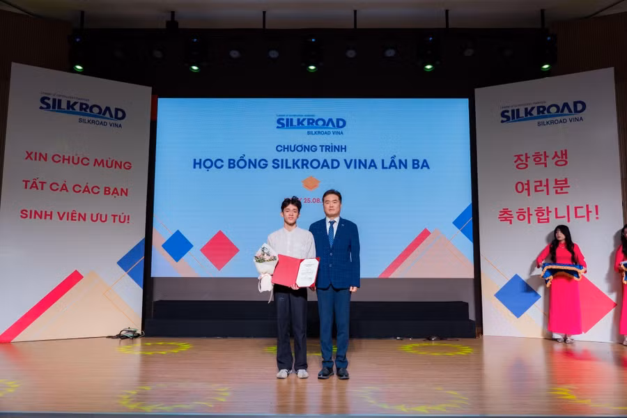 Học bổng doanh nghiệp: Lá chắn chống bỏ học và bất bình đẳng