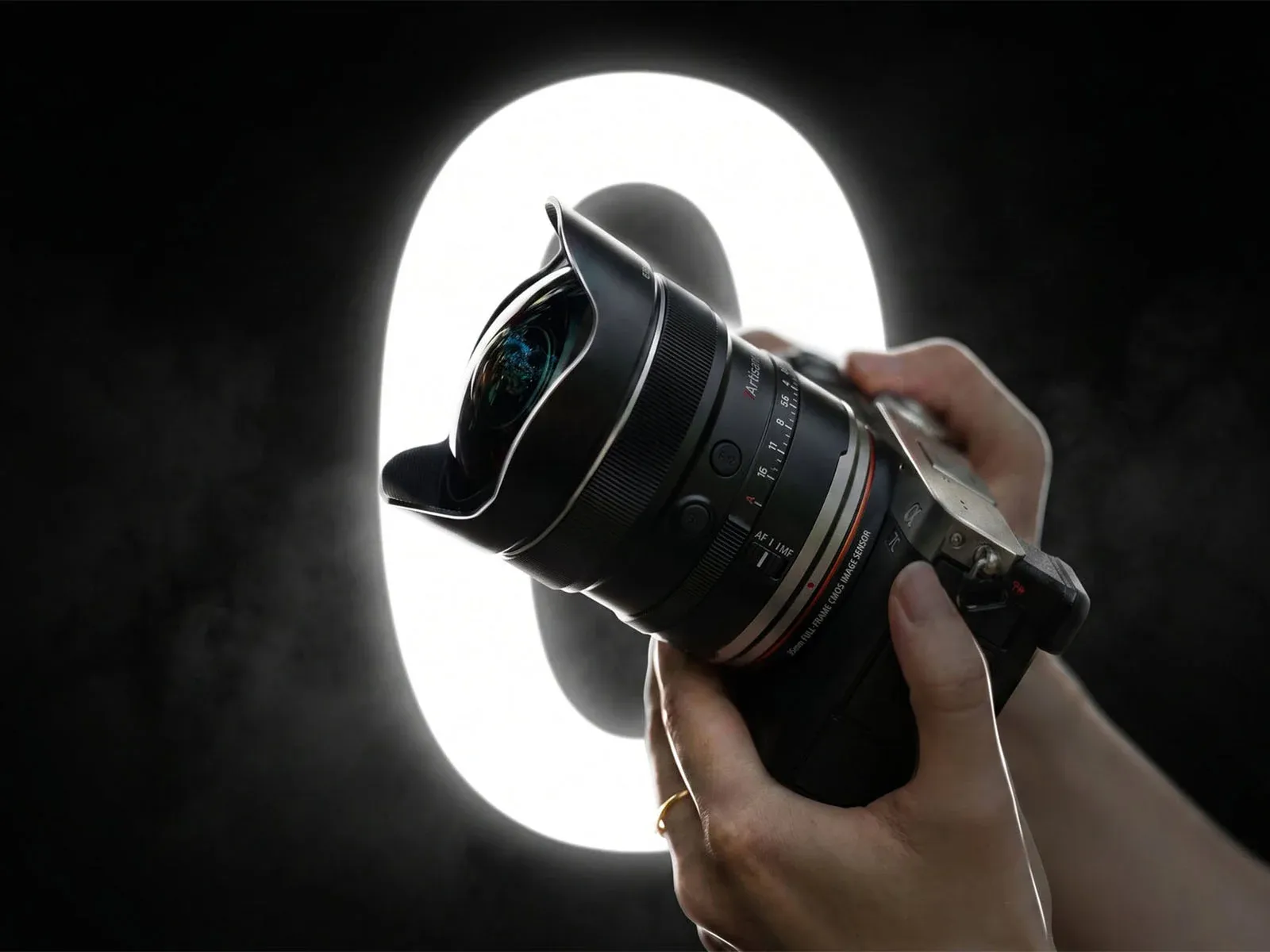 Ống kính fisheye full-frame 7Artisans AF 10mm f/2.5 có đáng tiền?