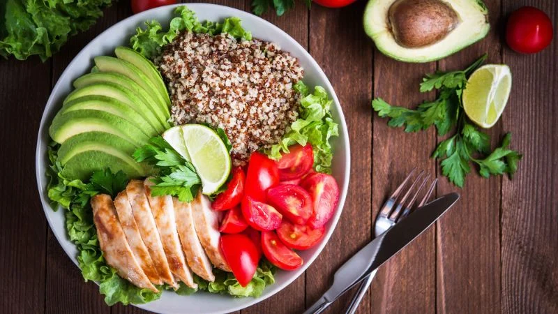 Muối ẩn trong thực phẩm: Kẻ thù thầm lặng của tim mạch và thận