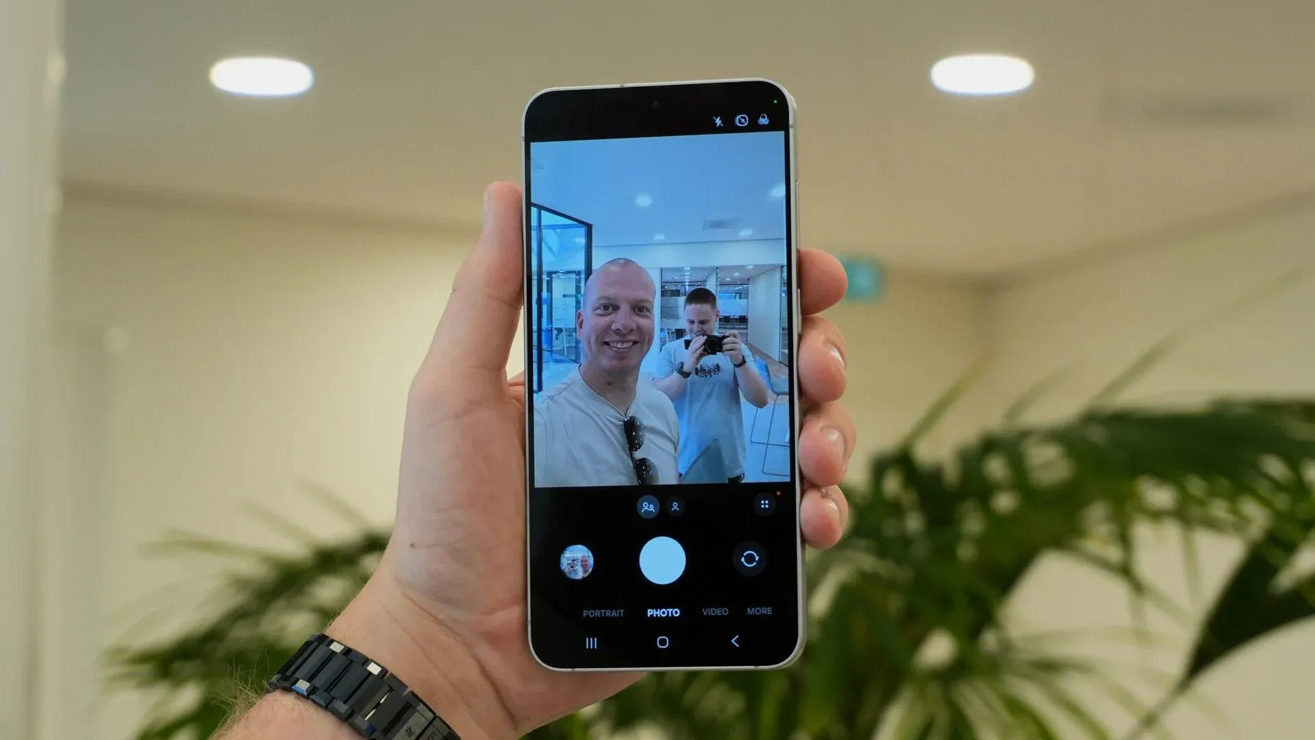 Galaxy S26 FE có đáng nâng cấp từ S24 FE hay S23 FE?