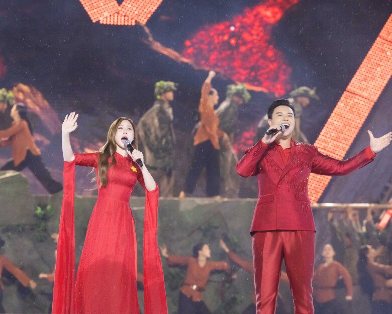Hương Tràm gây bất ngờ với ba tiết mục đa phong cách tại concert quốc gia