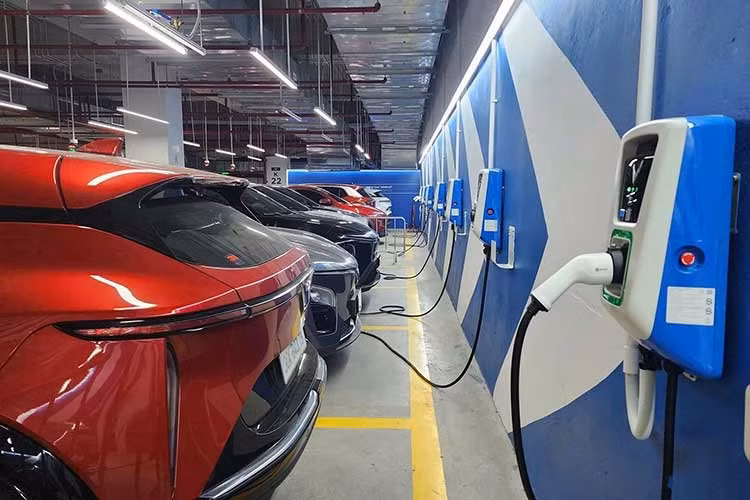Sạc công suất lớn có thực sự hại pin xe điện?