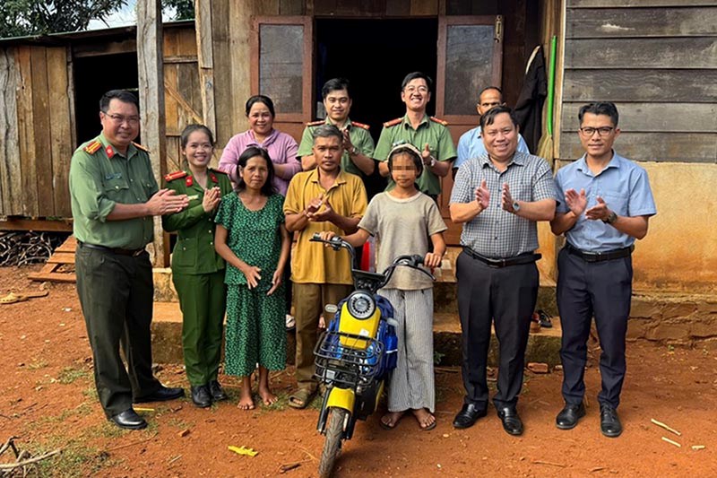 Các chương trình hỗ trợ học sinh khó khăn đến trường đang thay đổi tương lai giáo dục