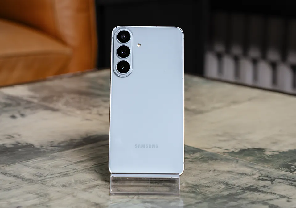 Galaxy S26 FE giá 18,99 triệu: Có đáng nâng cấp từ S24 thường?